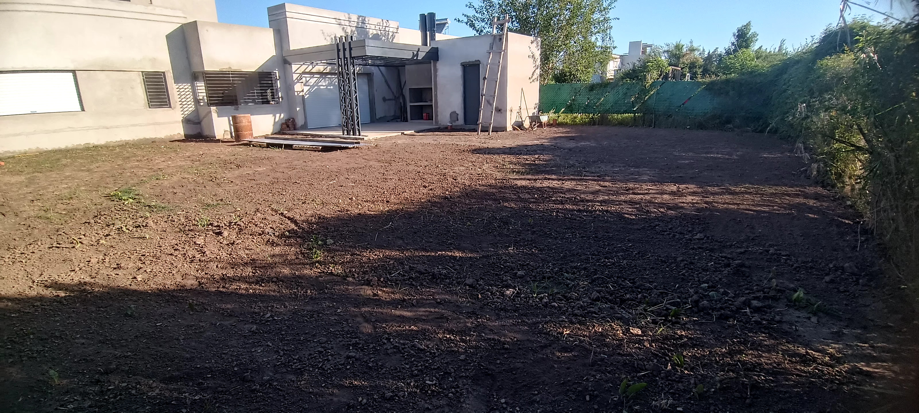 Antes - Nivelación de terreno con tierra zarandeada